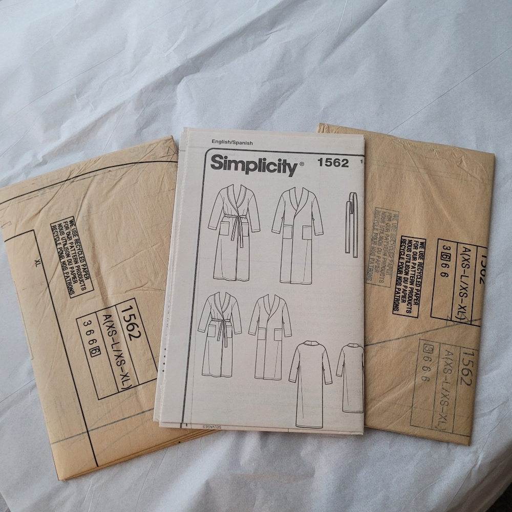 2/$10 OR 3/$15 Simplicity 1562 Family Robe Pattern - Picture 4 of 5